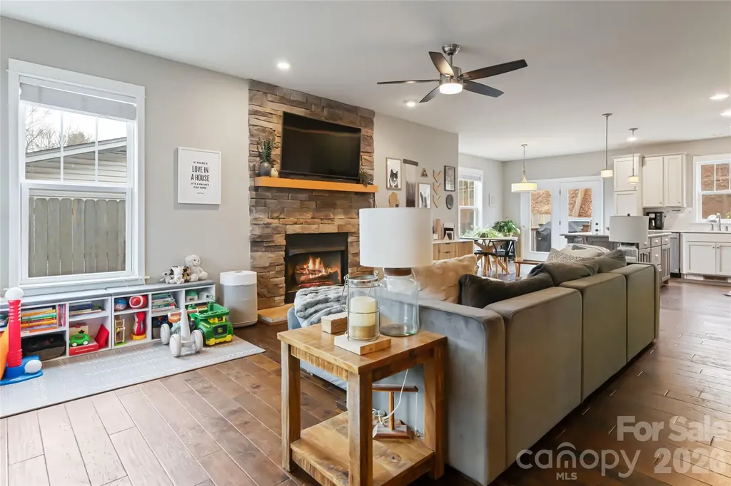 123 Arline Henry Way Asheville NC 28806