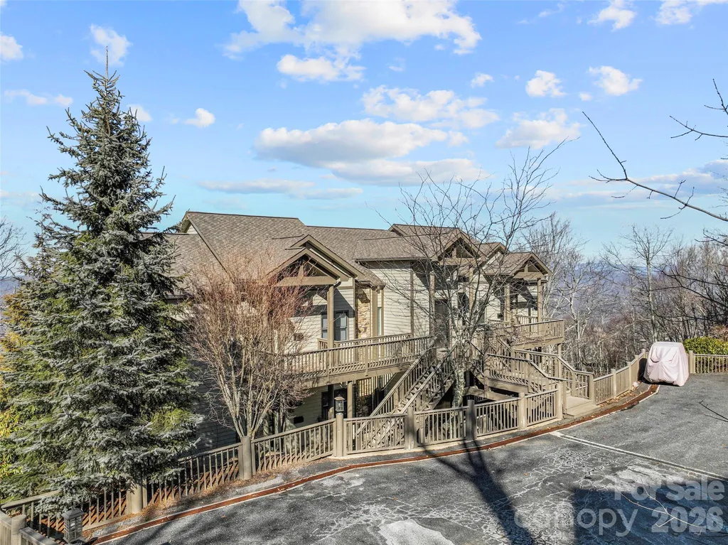 30 Club Villa Court Burnsville NC 28714