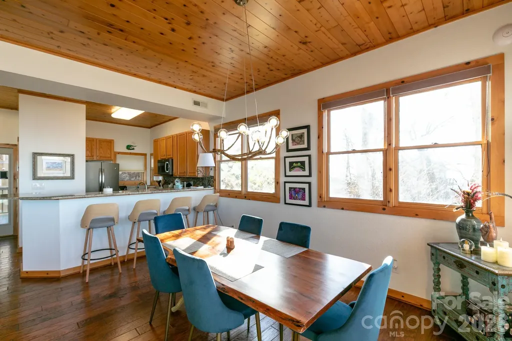 30 Club Villa Court Burnsville NC 28714