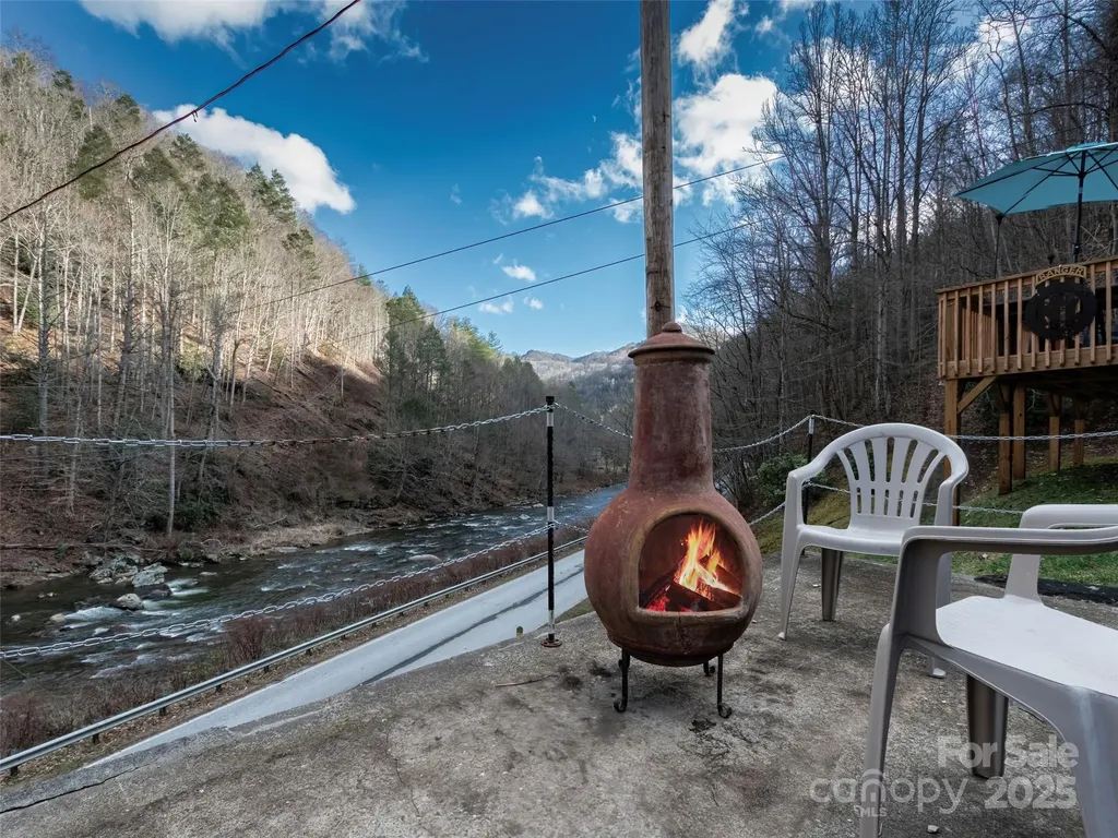 12982 Us Hwy 19w Burnsville NC 28714