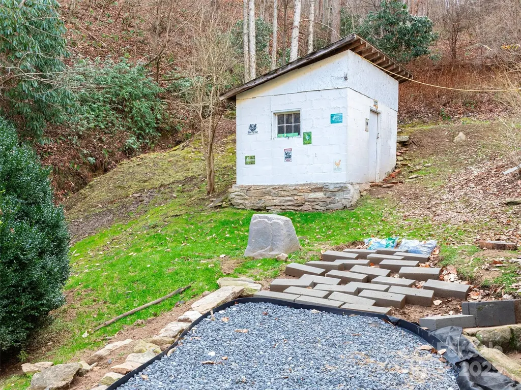 12982 Us Hwy 19w Burnsville NC 28714