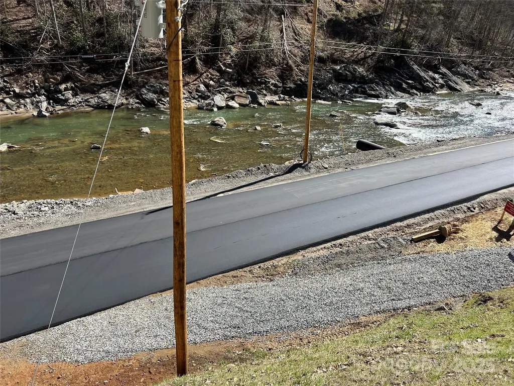 12982 Us Hwy 19w Burnsville NC 28714