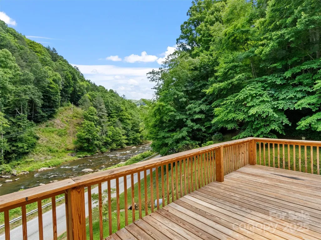 12982 Us Hwy 19w Burnsville NC 28714