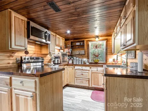12982 Us Hwy 19w Burnsville NC 28714