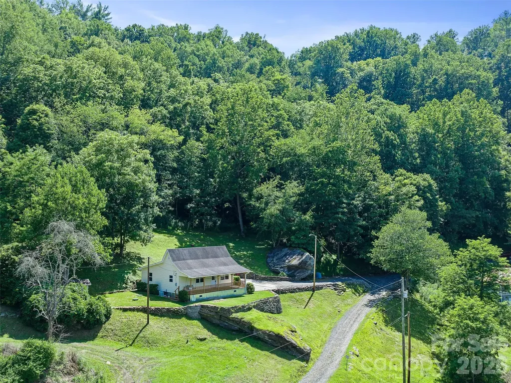 427 Johnson Cemetery Road Bakersville NC 28705