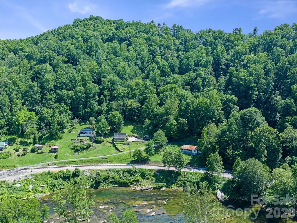 427 Johnson Cemetery Road Bakersville NC 28705