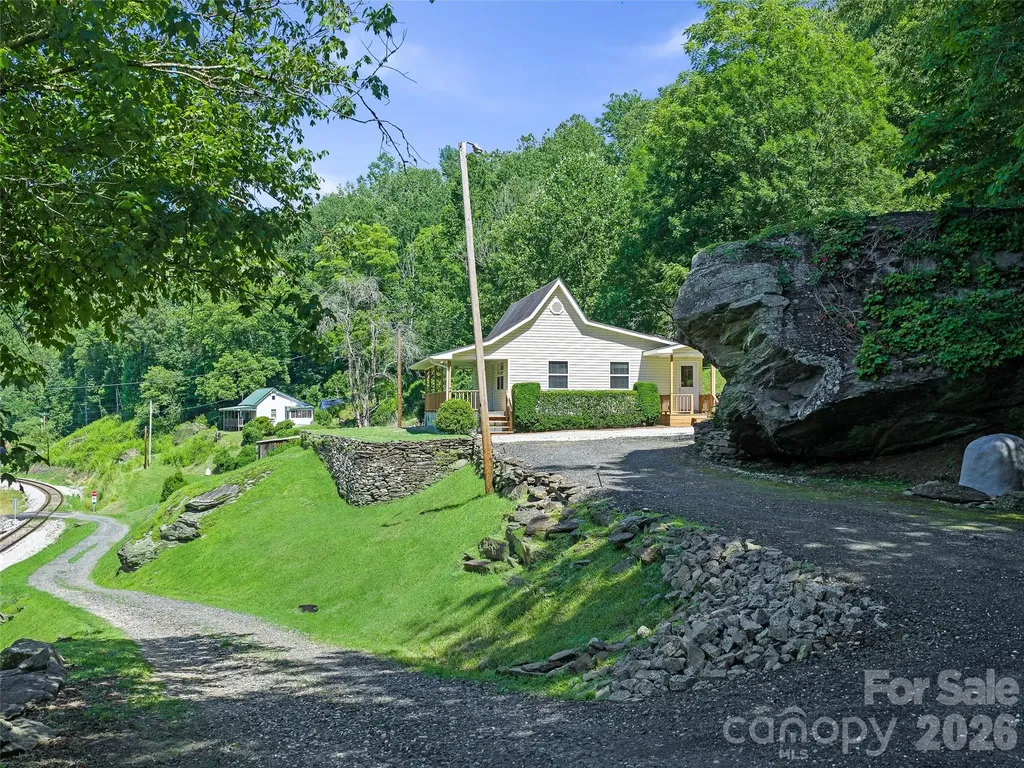 427 Johnson Cemetery Road Bakersville NC 28705