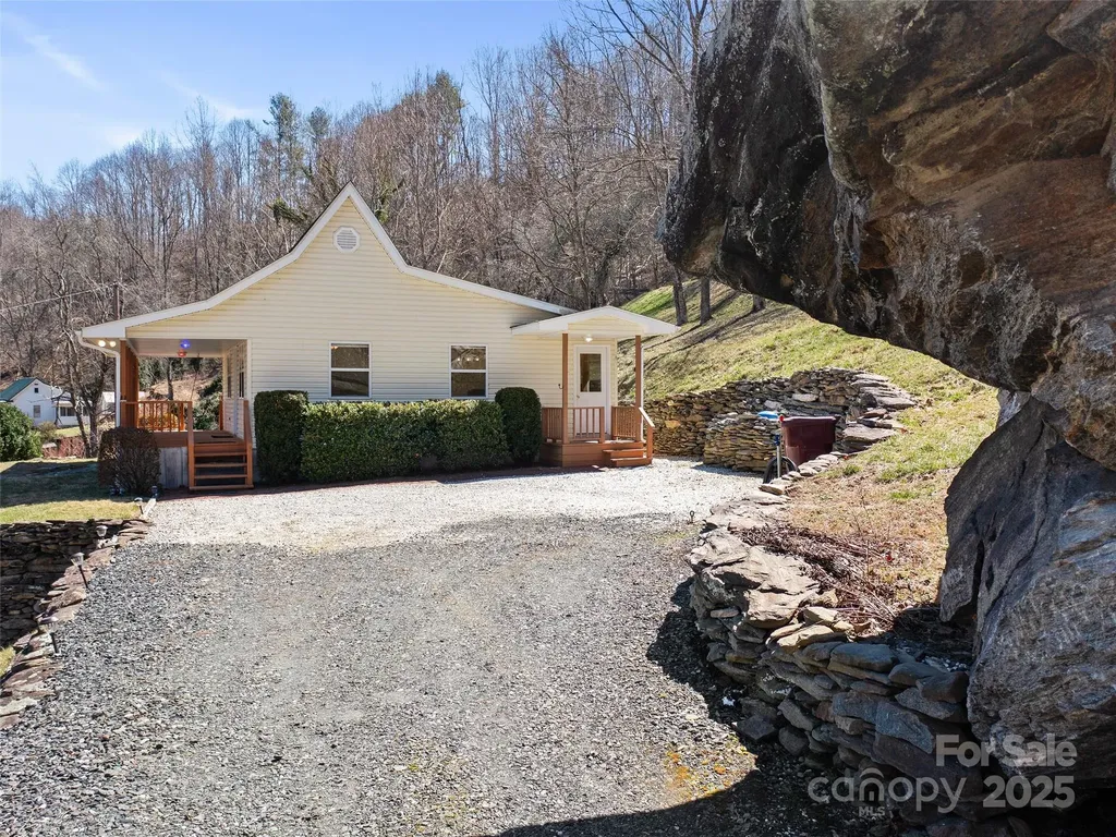 427 Johnson Cemetery Road Bakersville NC 28705