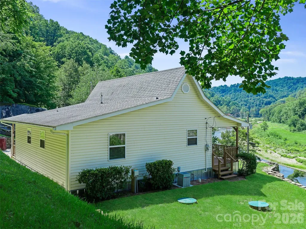 427 Johnson Cemetery Road Bakersville NC 28705