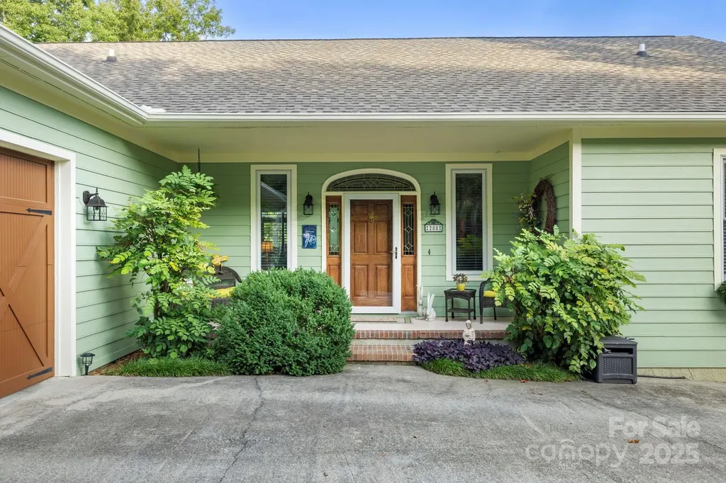 288 Hawks Point Drive Zirconia NC 28790