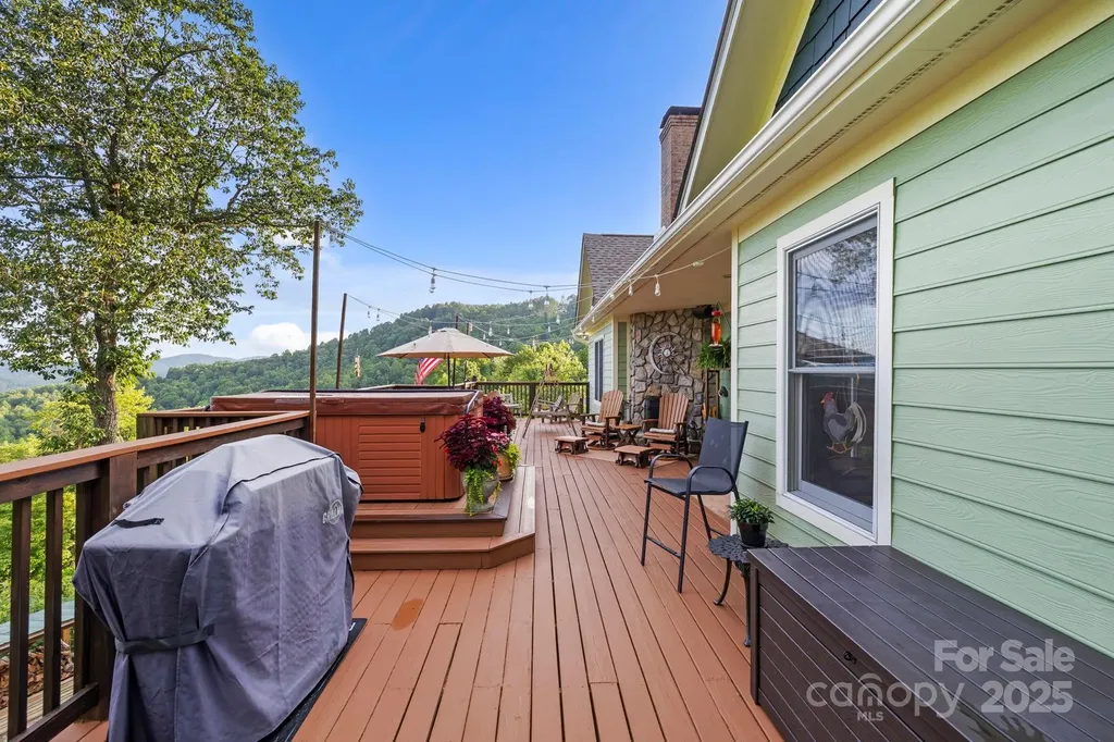 288 Hawks Point Drive Zirconia NC 28790