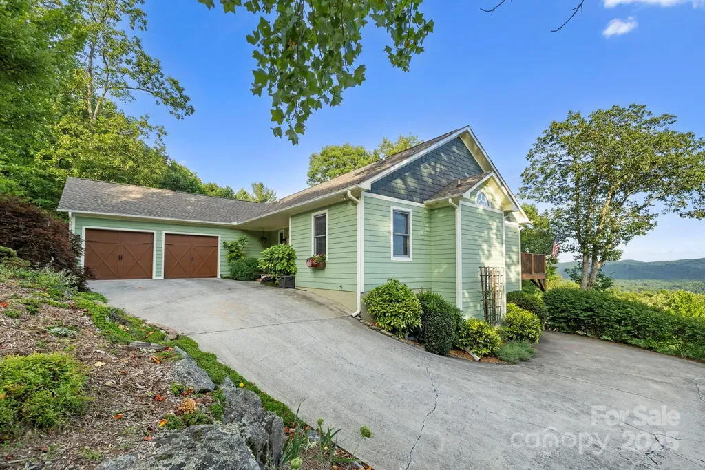 288 Hawks Point Drive Zirconia NC 28790