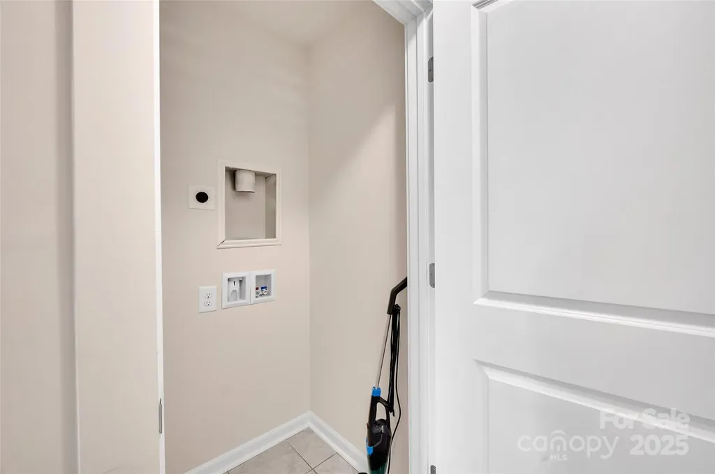 231 Hoskins Avenue Drive Charlotte NC 28208