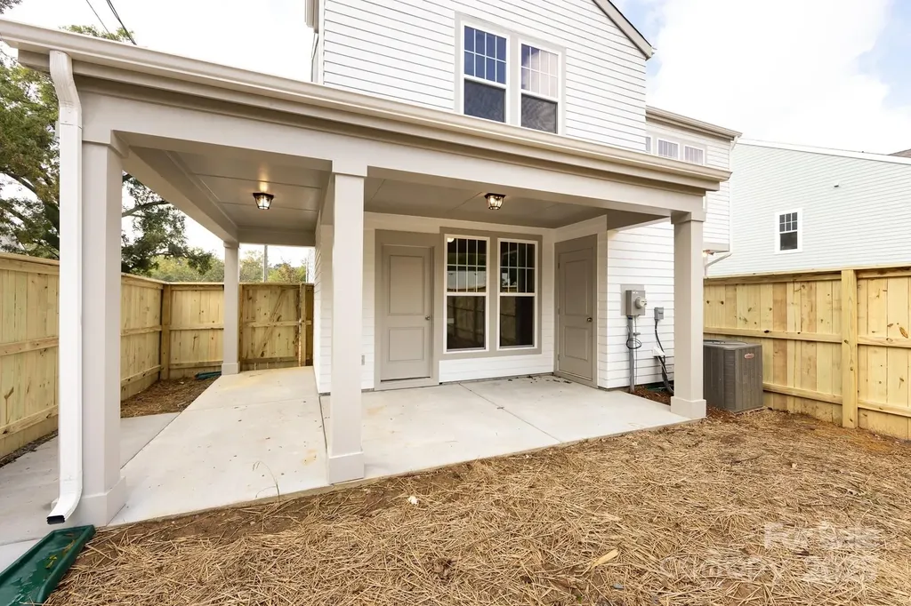 231 Hoskins Avenue Drive Charlotte NC 28208