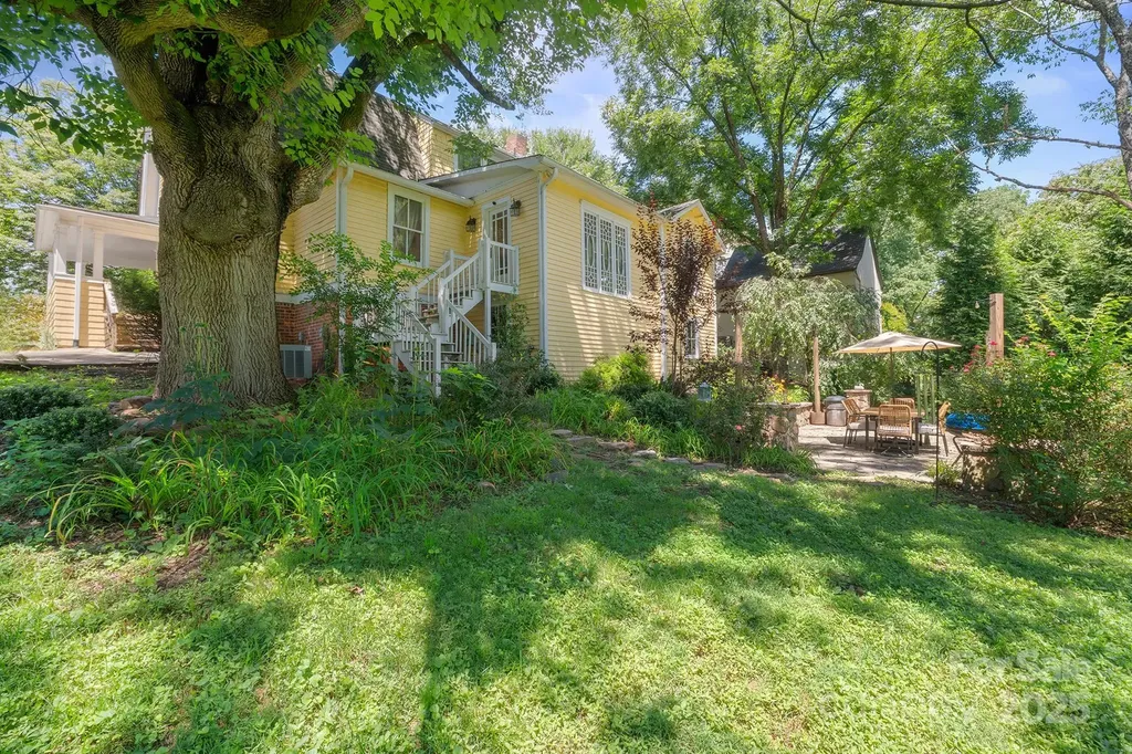 506 N Main Street NW Lenoir NC 28645