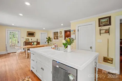 506 N Main Street NW Lenoir NC 28645