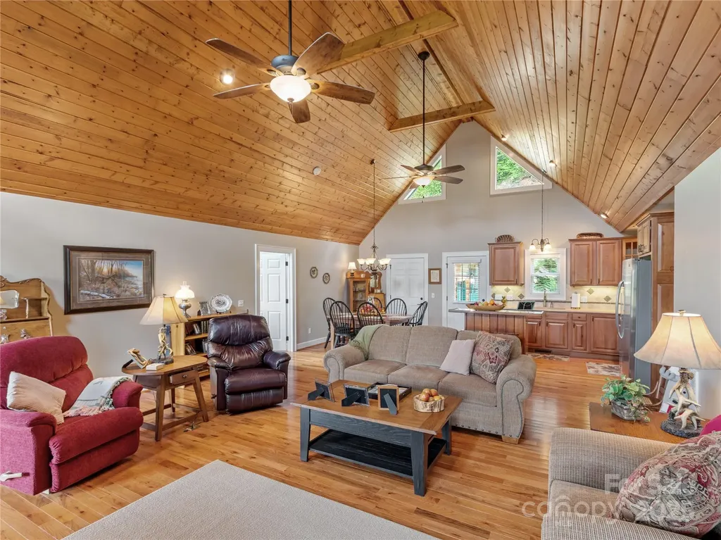 370 Appaloosa Trail Burnsville NC 28714