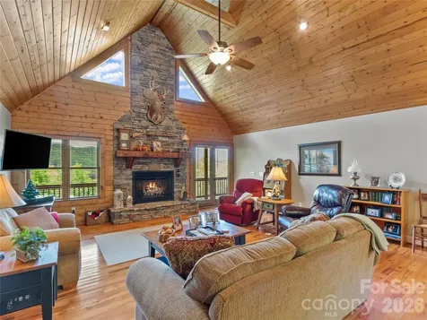 370 Appaloosa Trail Burnsville NC 28714