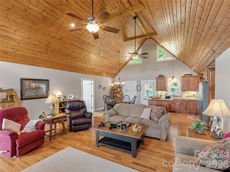 370 Appaloosa Trail Burnsville NC 28714