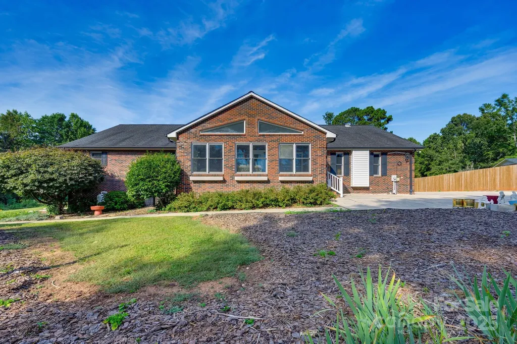 3132 Fox Den Circle Iron Station NC 28080