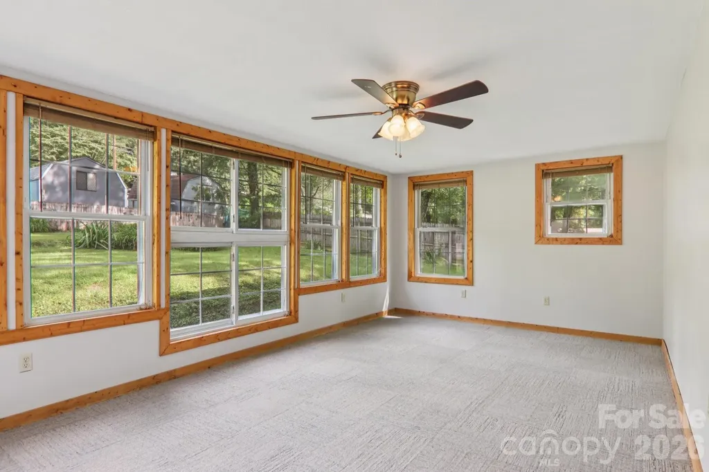 264 Cashdon Drive Mills River NC 28759