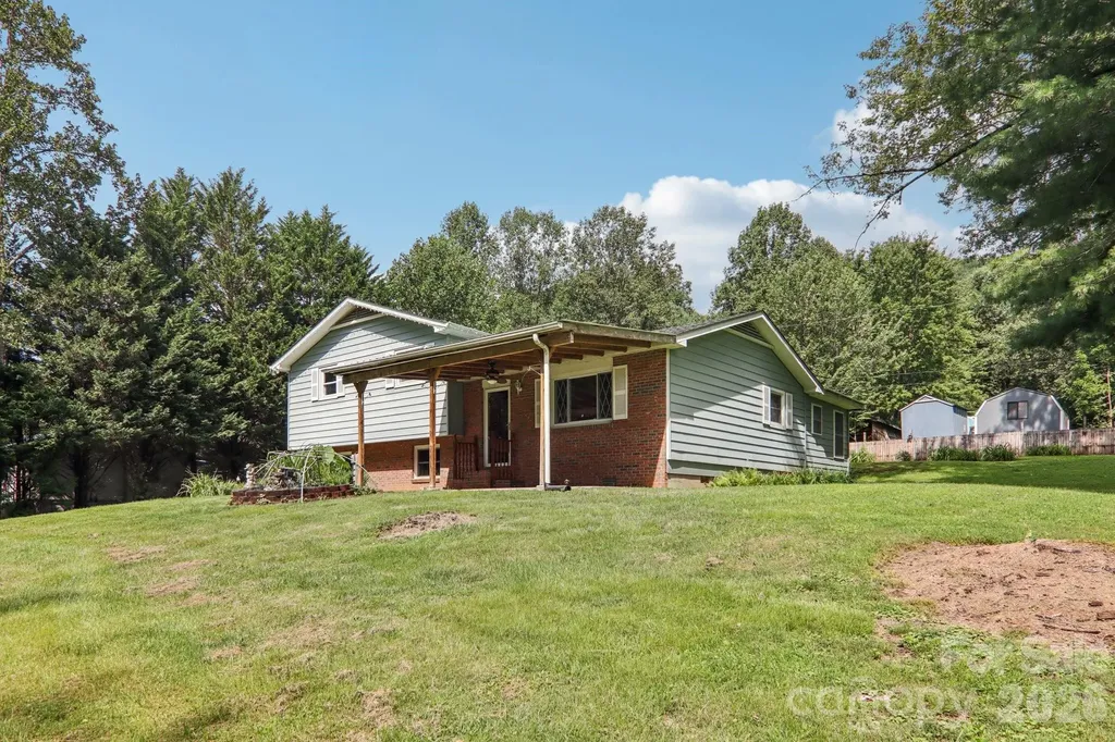 264 Cashdon Drive Mills River NC 28759