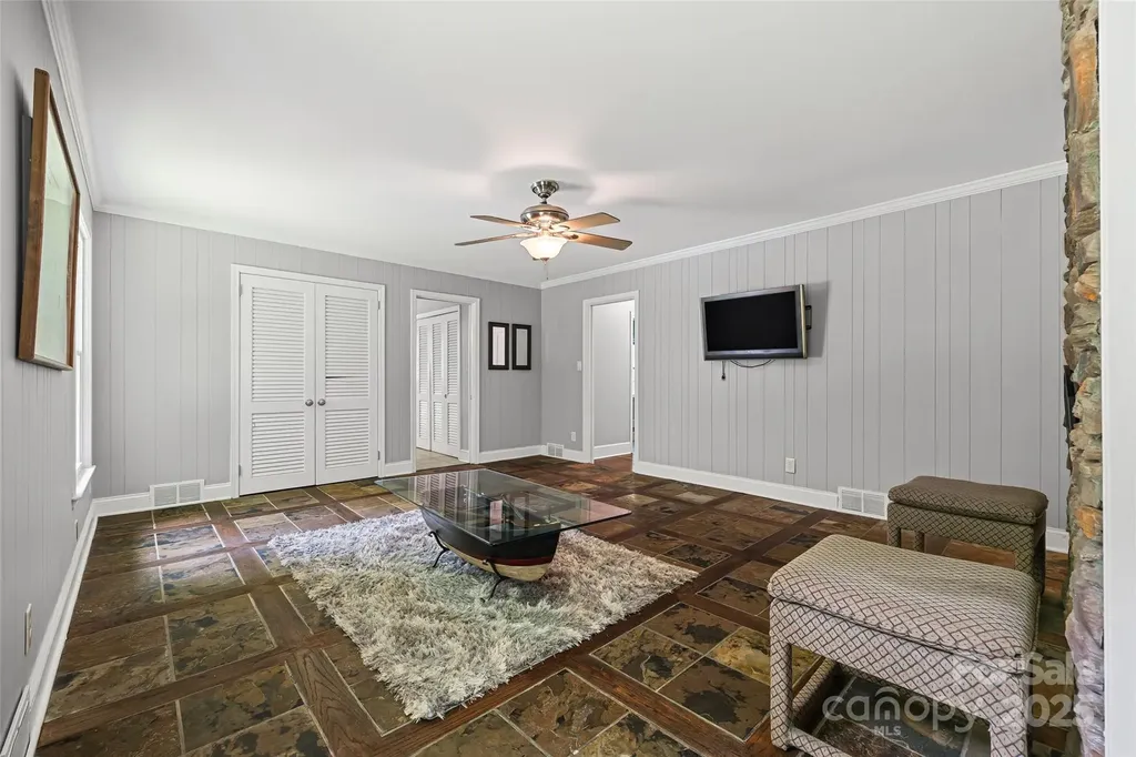 1045 Dooley Drive Charlotte NC 28227