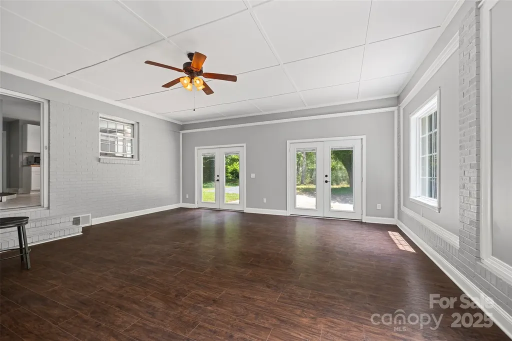 1045 Dooley Drive Charlotte NC 28227