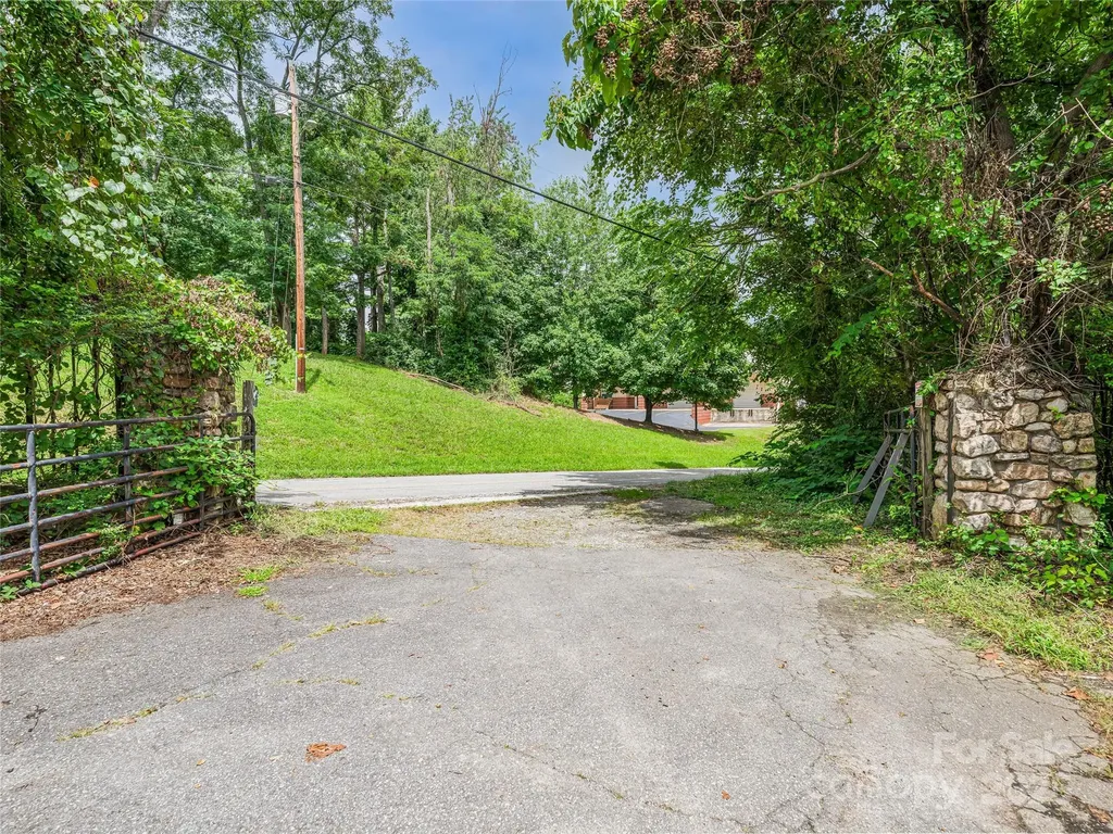 220, 226 & 99999 Hazel Mill Road Asheville NC 28806