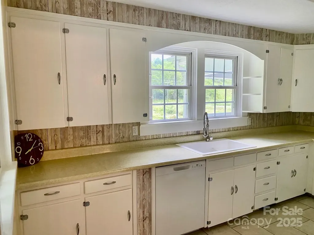 1294 Cane Creek Road Bakersville NC 28705