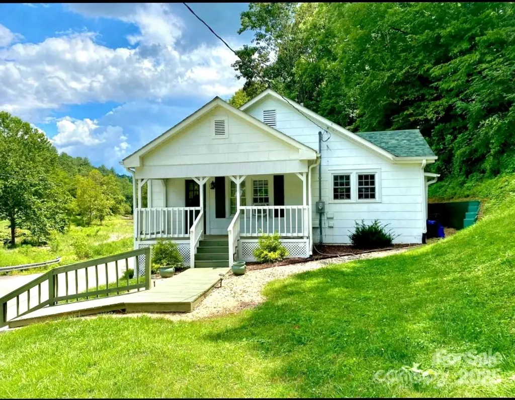 1294 Cane Creek Road Bakersville NC 28705