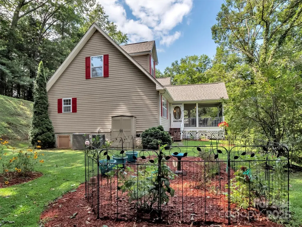 562 Beechwood Drive Sylva NC 28779