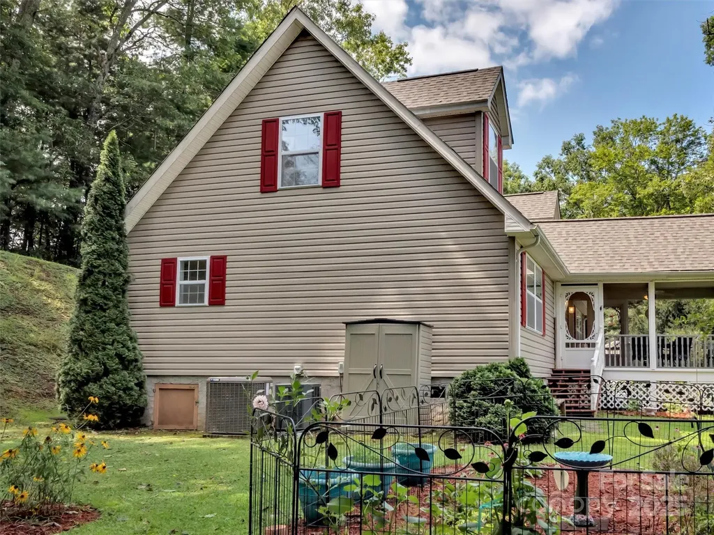 562 Beechwood Drive Sylva NC 28779
