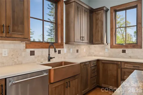 50 Hallett Court Asheville NC 28803