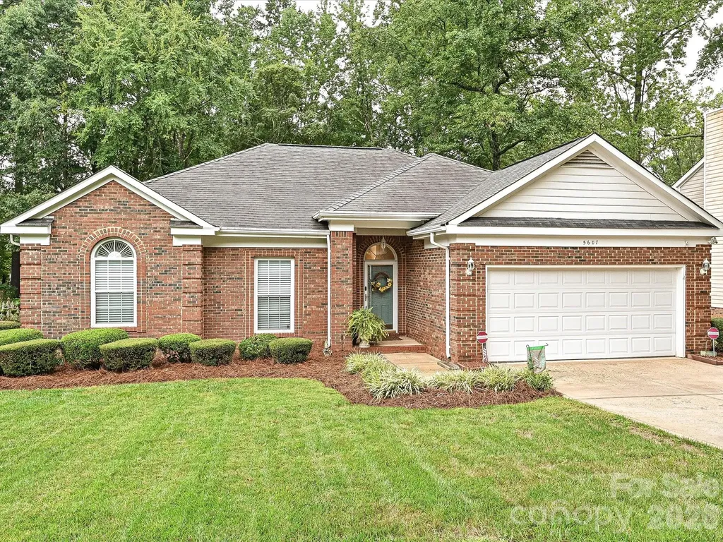 5607 Oak Drive Charlotte NC 28216