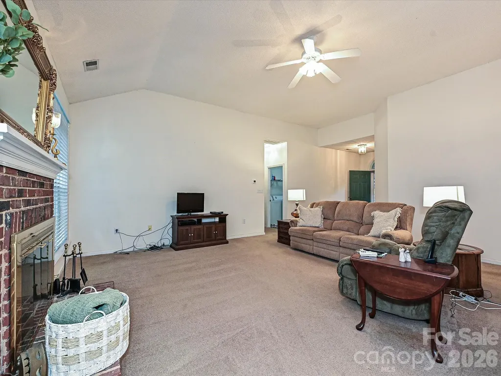 5607 Oak Drive Charlotte NC 28216