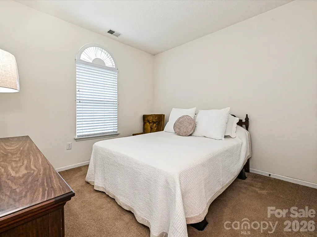 5607 Oak Drive Charlotte NC 28216