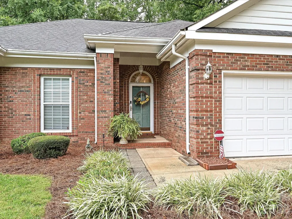 5607 Oak Drive Charlotte NC 28216