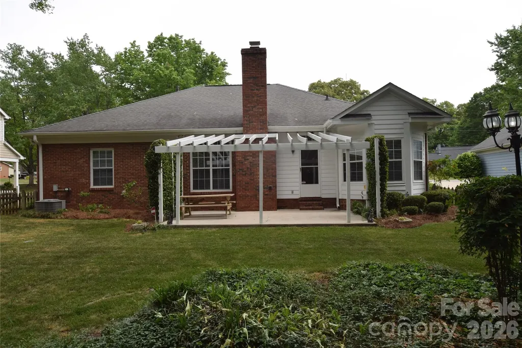 5607 Oak Drive Charlotte NC 28216