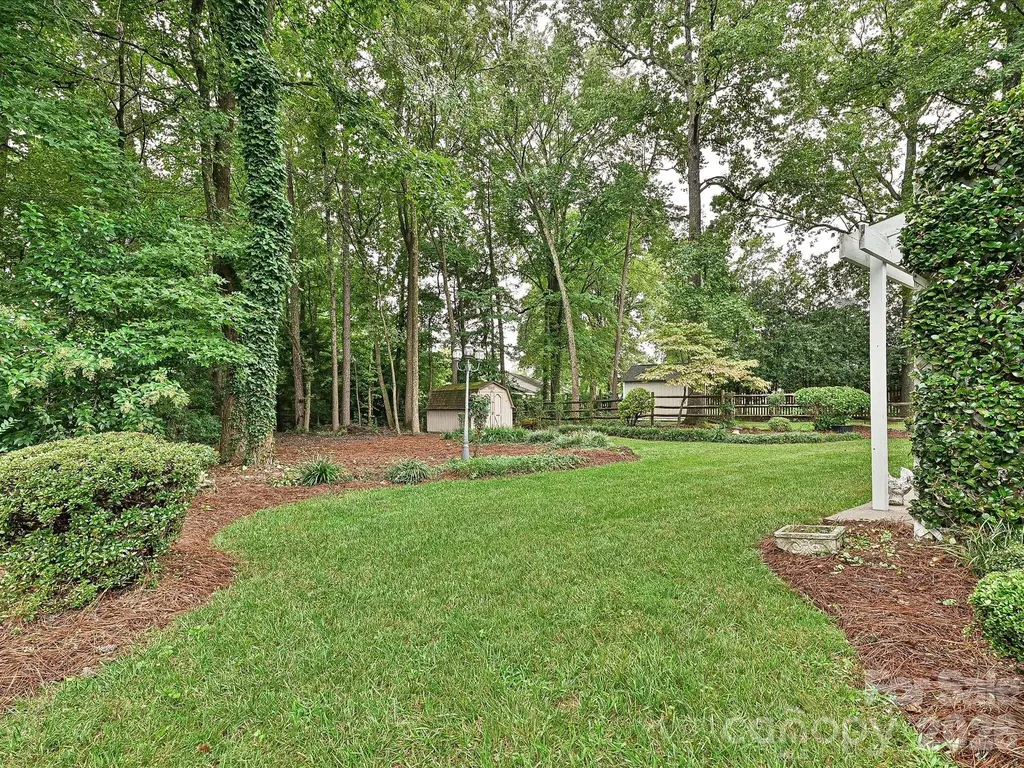 5607 Oak Drive Charlotte NC 28216