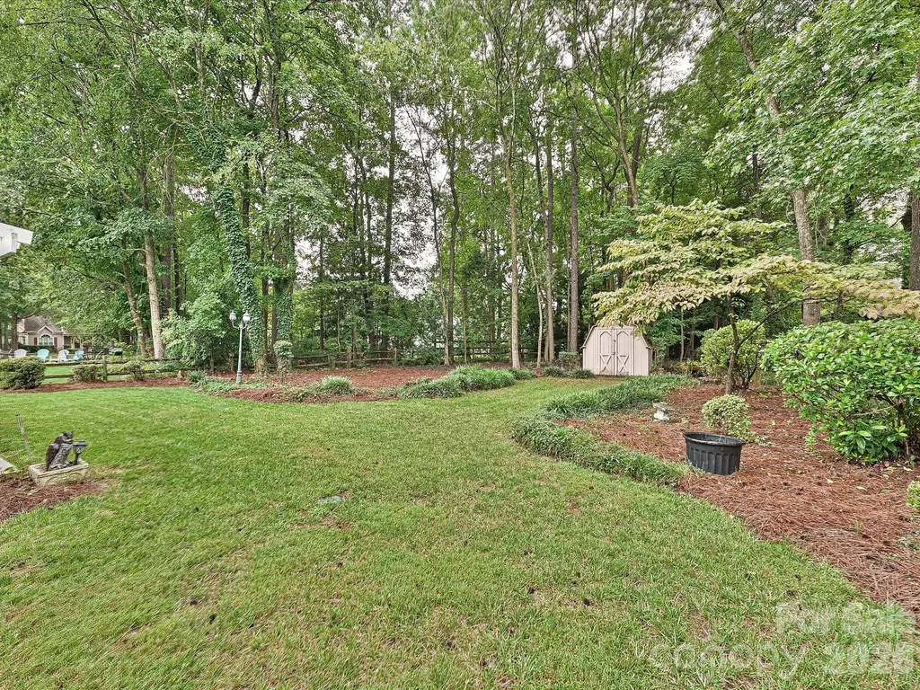 5607 Oak Drive Charlotte NC 28216