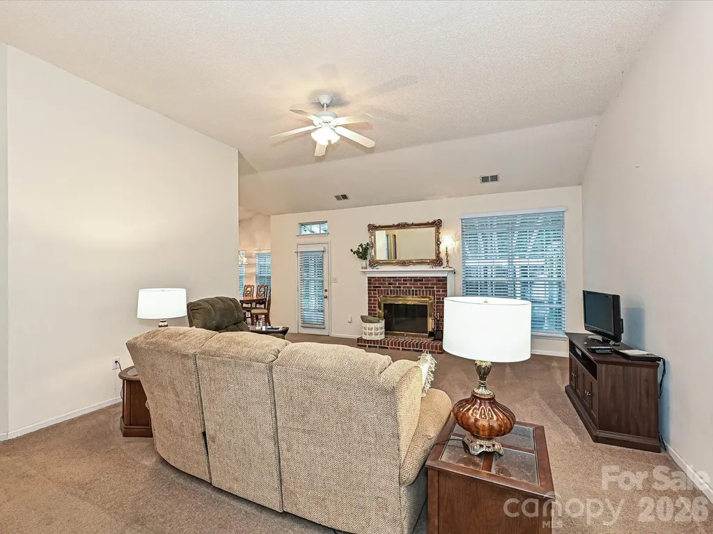 5607 Oak Drive Charlotte NC 28216