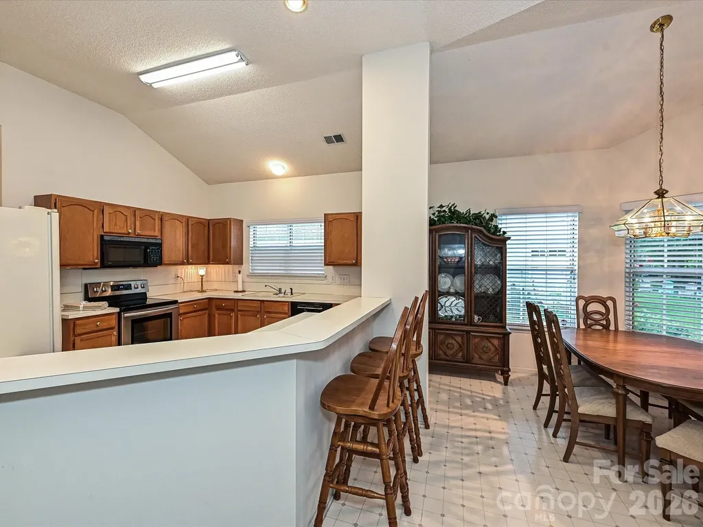 5607 Oak Drive Charlotte NC 28216