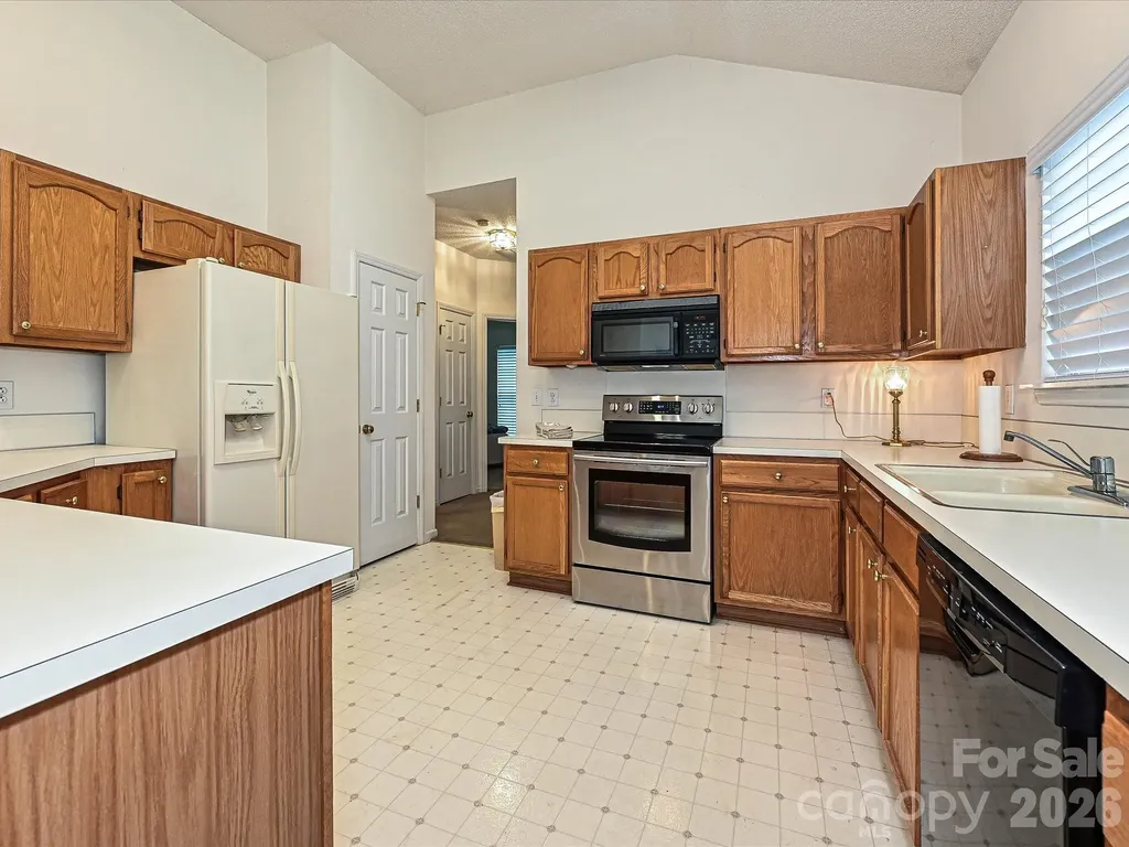 5607 Oak Drive Charlotte NC 28216