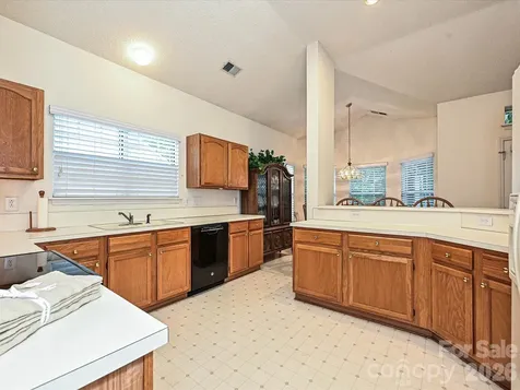 5607 Oak Drive Charlotte NC 28216