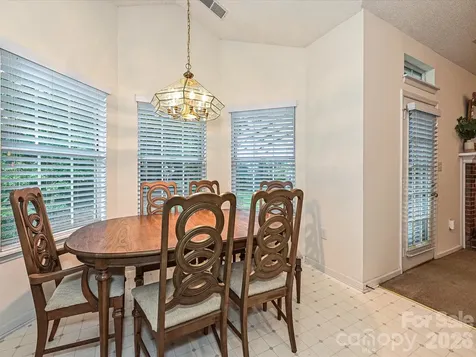 5607 Oak Drive Charlotte NC 28216