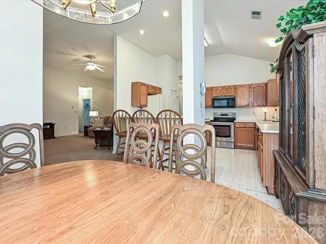 5607 Oak Drive Charlotte NC 28216