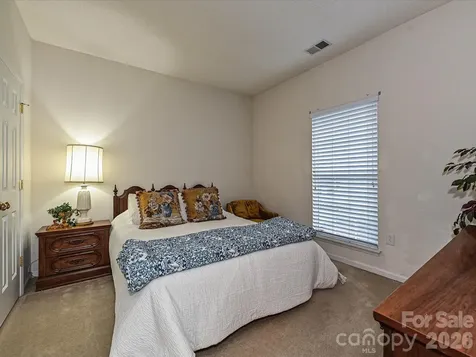 5607 Oak Drive Charlotte NC 28216