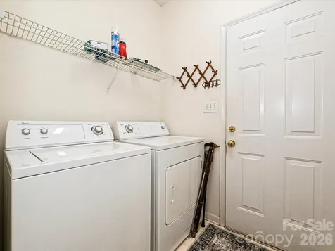 5607 Oak Drive Charlotte NC 28216