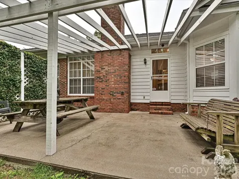 5607 Oak Drive Charlotte NC 28216